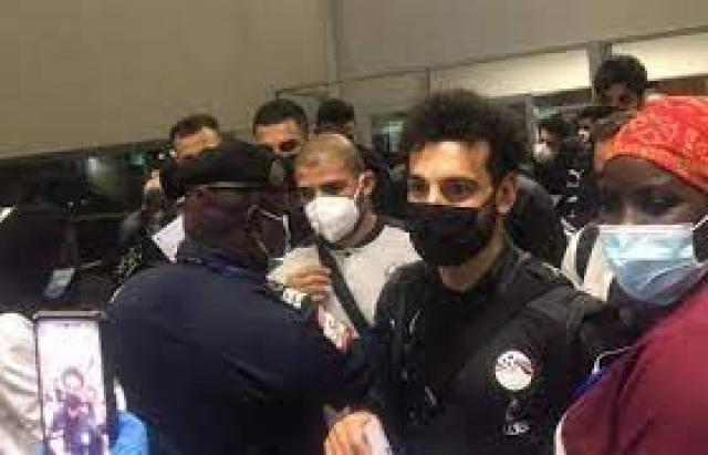 محمد  صلاح والمنتخب بمطار دكار