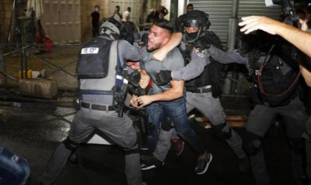 عنف قوات الاحتلال في باب العمود