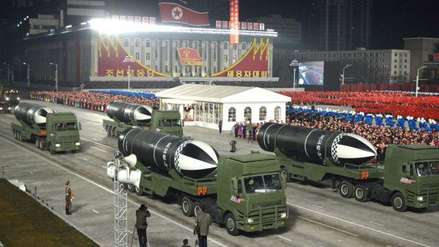 استعراض  اسلحة في كوريا الشماليه