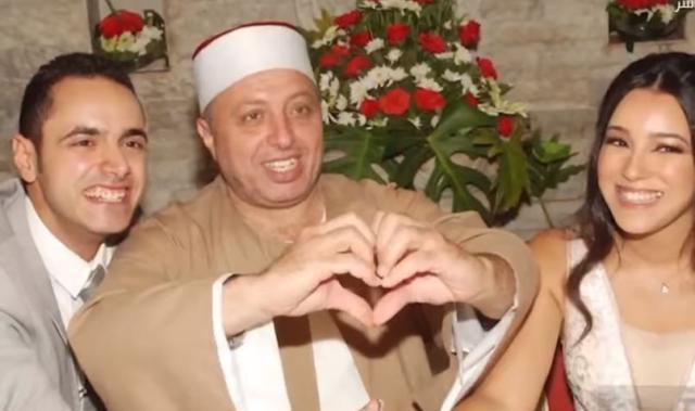 المأذون خالد خليفة في احد الافراح