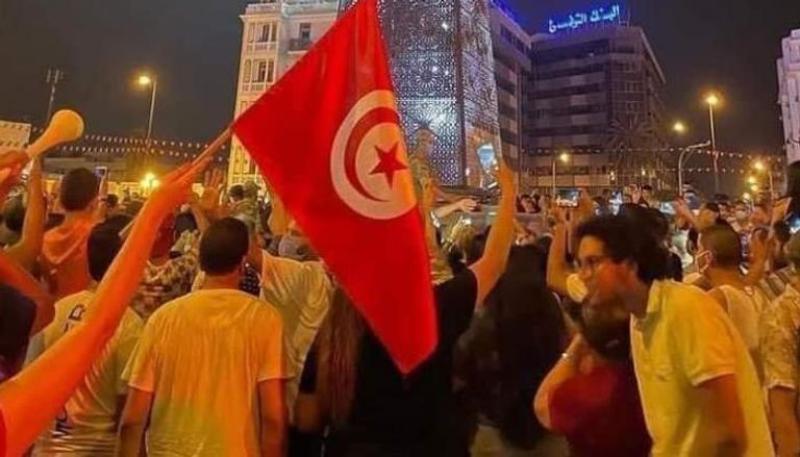 احتفالات في شوارع تونس