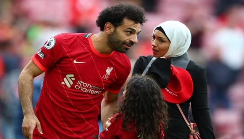 محمد صلاح وزوجتة