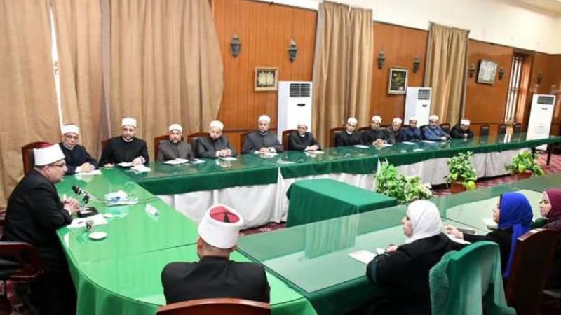 وزير الأوقاف يجتمع بأئمة المساجد الكبرى