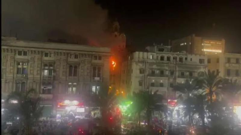 السيطرة على حريق شب بعقار في ميدان المنشية بالإسكندرية دون وقوع إصابات