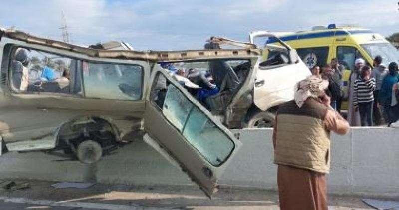 إصابة 6 أشخاص إثر حادث تصادم سيارتين ميكروباص وملاكي فى المريوطية