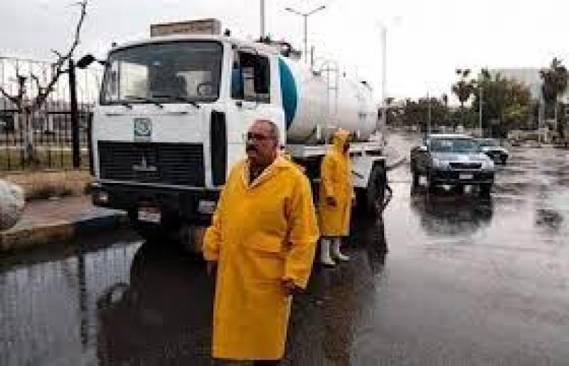 انتشار عربات شفط مياه الأمطار بمحاور الجيزة تحسبا لسقوط أمطار