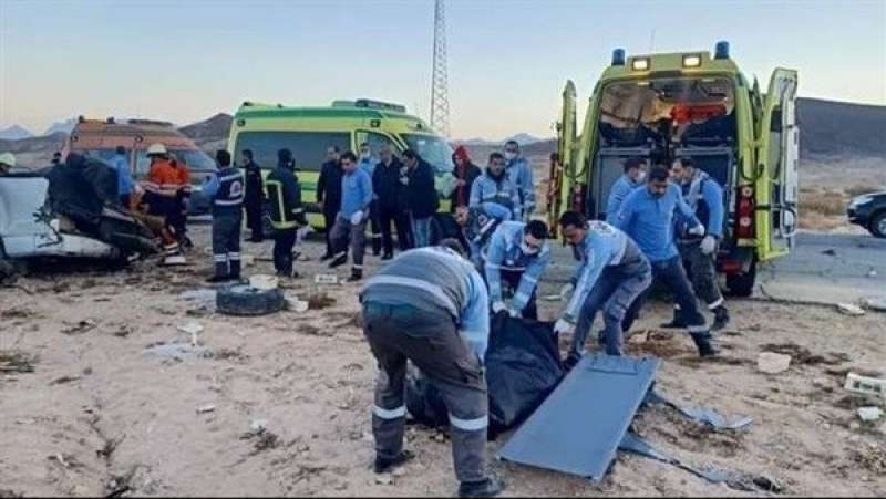 إصابة 8 أشخاص إثر انقلاب ميكروباص بالصحراوي الغربي بالجيزة