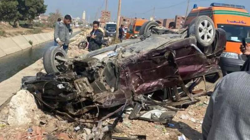 إصابة 18 عاملا إثر انقلاب سيارة ربع نقل بالصحراوي الشرقي في المنيا