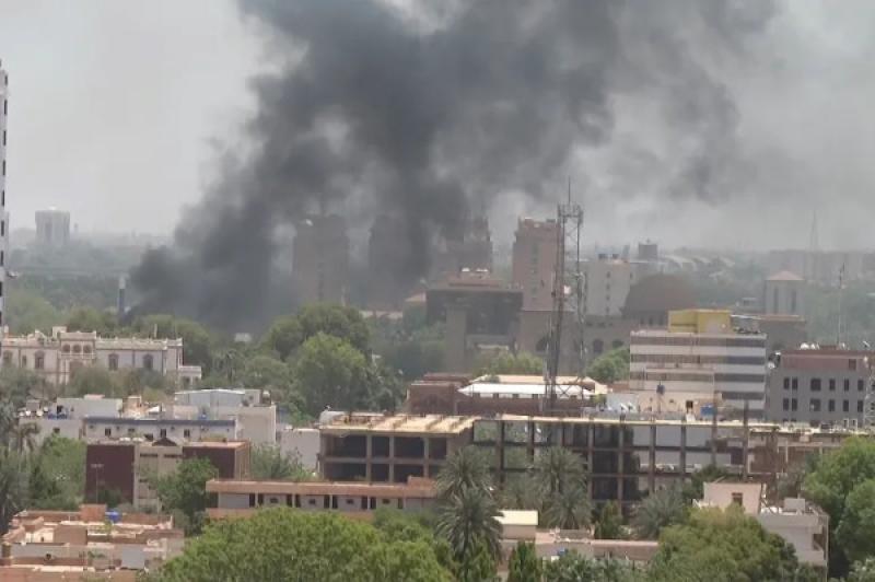 دخان اثر معارك السودان