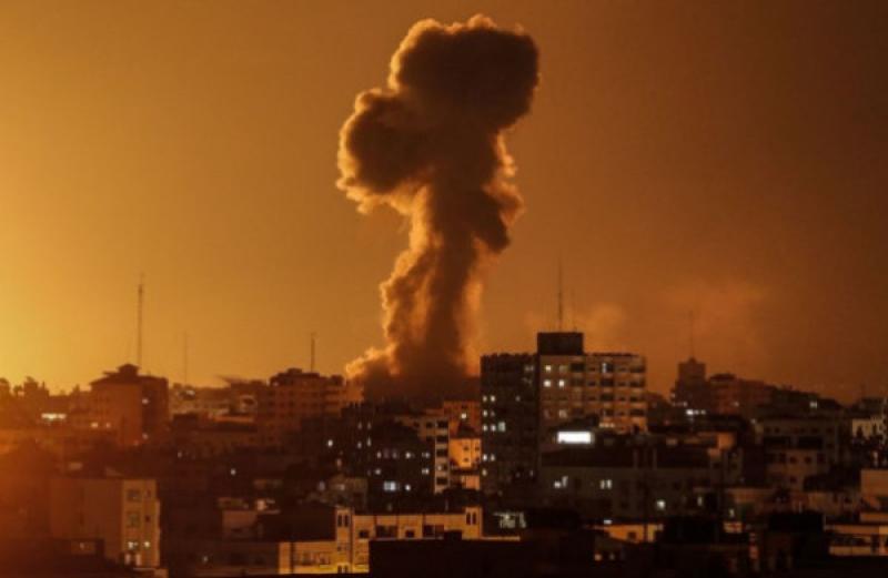 دخان القصف علي غزة