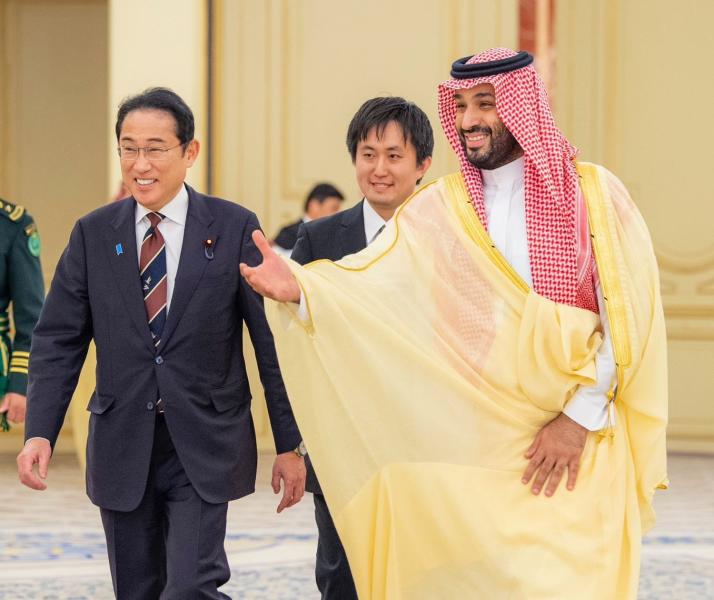 ولى العهد السعودى يستقبل رئيس وزراء اليابان 