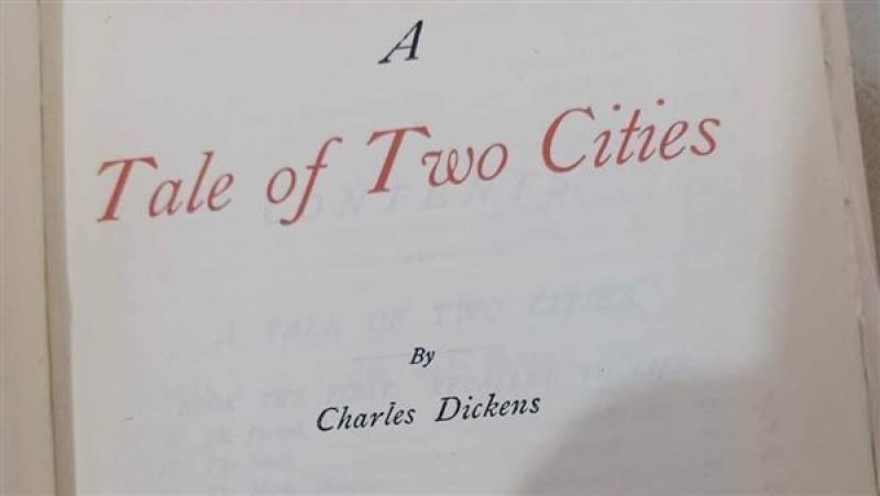 كايرو لايت  كتاب A Tale of Two Cities لـ تشارلز ديكنز