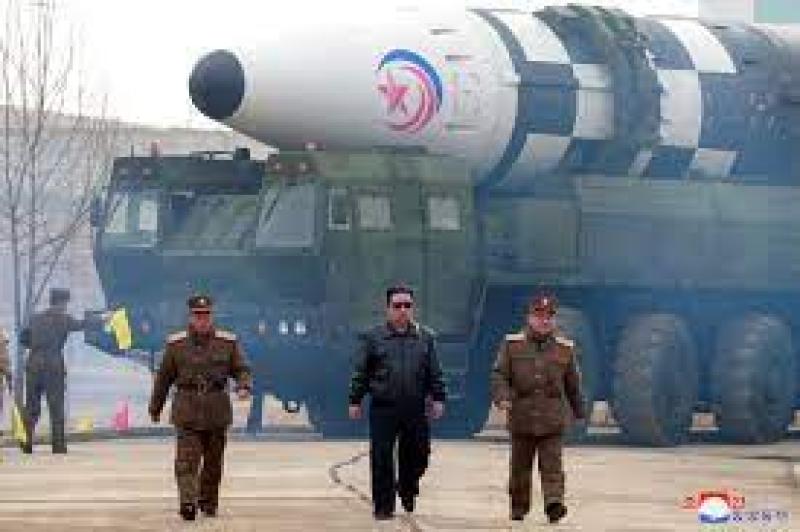 الزعيم الكوري وصواريخه