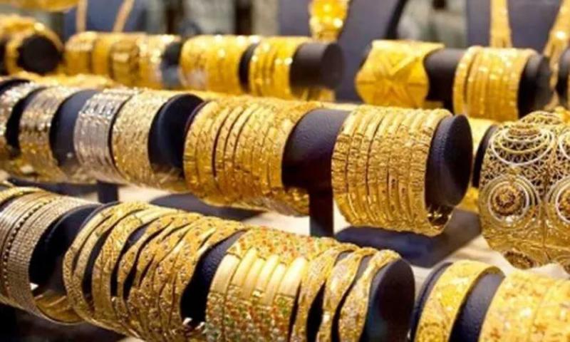 أسعار الذهب تنخفض 70 جنيها وتراجع السندات الأمريكية يدفع الذهب نحو مستوى 2000 دولار