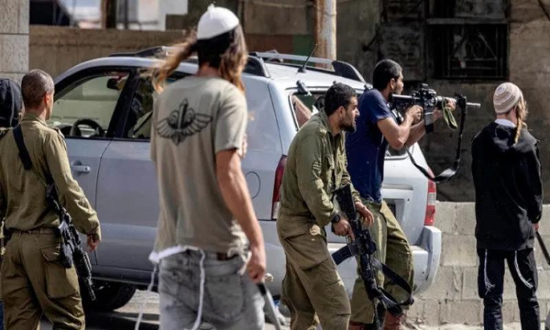 إسرائيلي يقتل سيدة فلسطينية حامل طعنًا حتى الموت في الشارع