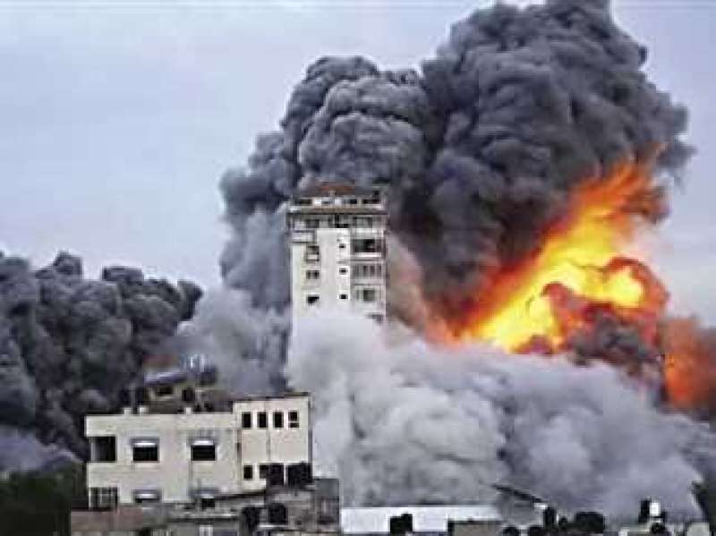 قصف غزة لحمبع انواع الاسلحة
