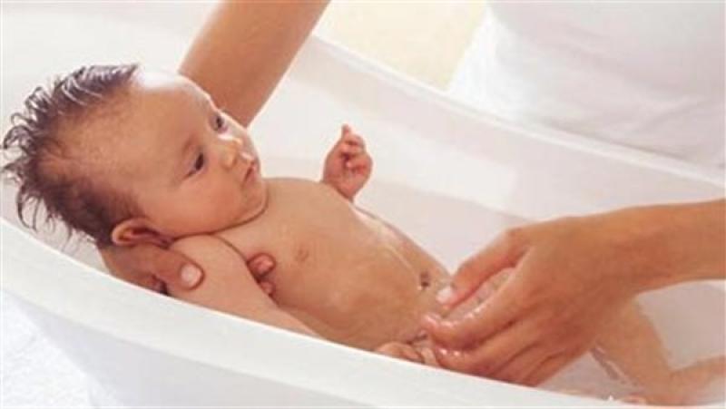 نصائح مهمة يجب اتباعها عند استحمام الطفل فى الشتاء