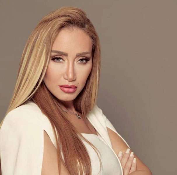 ريهام سعيد تتهم طبيب لبناني  شهير بتشوية وجهها