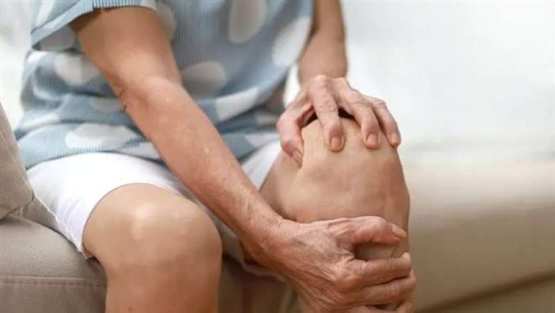 أعراض الألم العضلي الليفي وطرق علاجه في المنزل