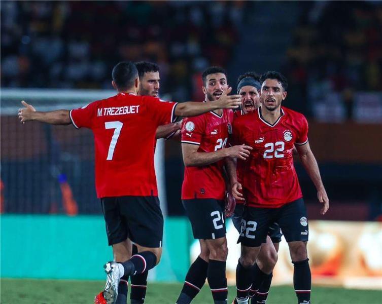 «عقدة كارثية».. أحمد حسن يفتح النار على اتحاد الكرة وفيتوريا بعد خروج منتخب مصر