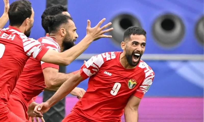 الأردن يقلب الطاولة على العراق في دقيقتين ويتأهل لربع نهائي كأس آسيا