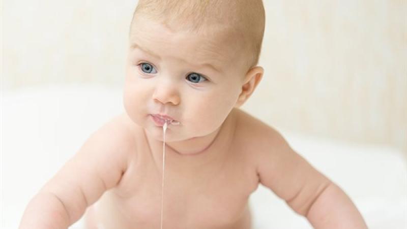 أسباب وعلاج ارتجاع المريء لدى الرضع والأطفال