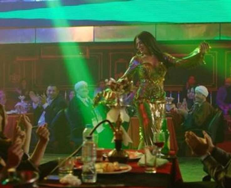 بدلة رقص” رانيا يوسف  تثر  كواليس ”جريمة منتصف الليل” - الفن والجرأة في الدراما المصرية
