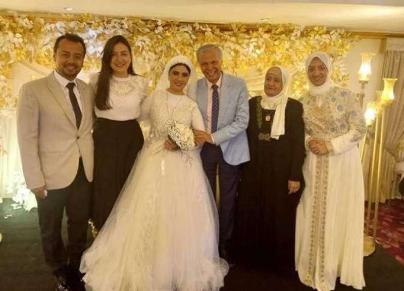 زواج الفنان محمود عامر من فتاة شابة .. يثير جدلاً واسع على مواقع التواصل الاجتماعي