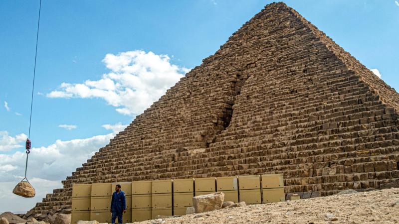 الحفاظ على أصالة هرم منقرع: قرارات جديدة من وزارة السياحة والآثار المصرية