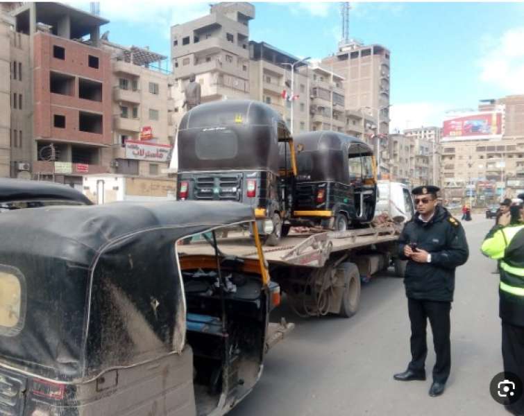حملات مرورية مكثفة في مصر الجديدة لضبط المخالفات وتعزيز الأمن المروري