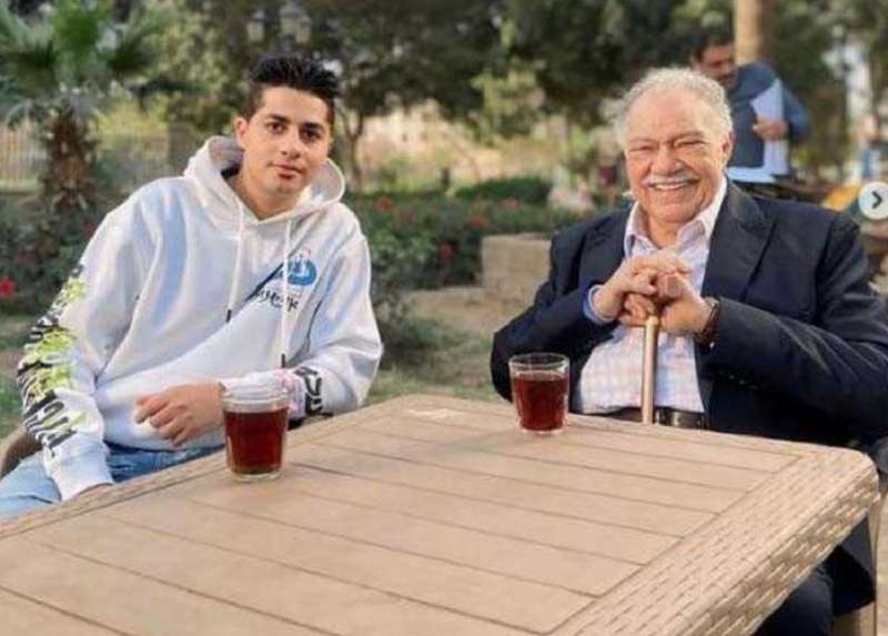 مصطفى عنبه يلتقي يحيى الفخراني في جلسة شاي عفوية