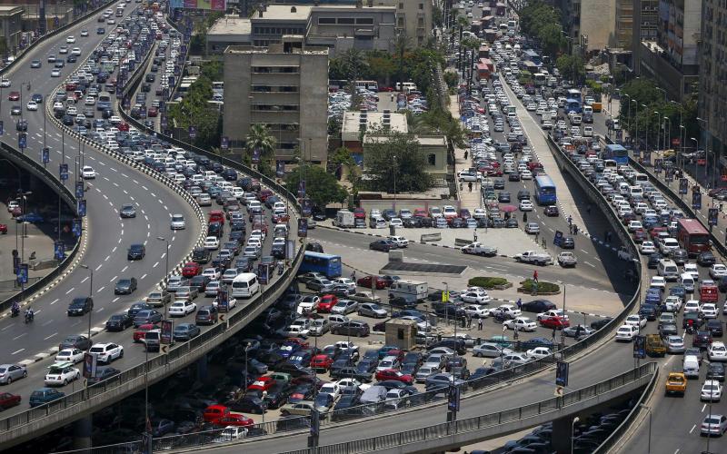 تقارير المرور في القاهرة: تباطؤ في الحركة المرورية خلال الذروة الصباحية