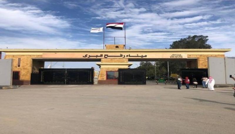 مصر تطالب إسرائيل بفتح المعابر البرية لتسهيل وصول المساعدات إلى غزة
