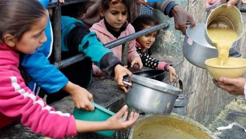 مجاعة غزة.. مفوض حقوق الإنسان يهاجم إسرائيل
