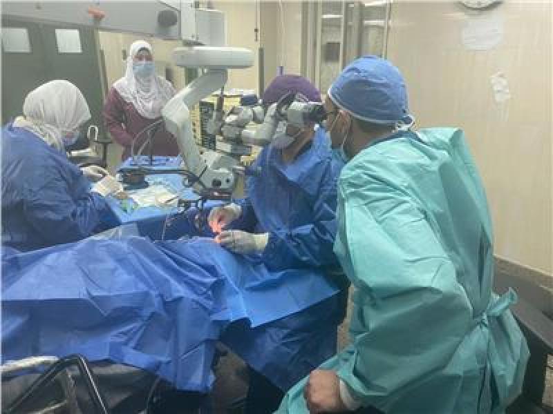 مستشفى سوهاج الجامعى تنقذ عامل من ”العمى” بعد إصابته بشظية فى الشبكية