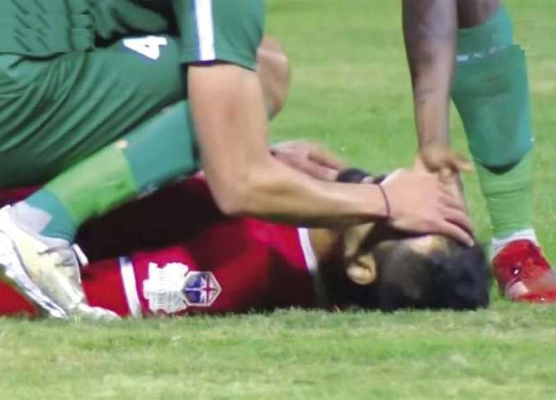 أحمد رفعت يواصل رحلة الشفاء: نقل اللاعب إلى مستشفى القاهرة لمتابعة العلاج