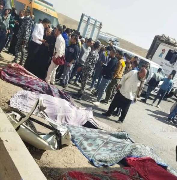 بالصور : حادث مروع على الطريق الدائري الأوسطي بـ 15 مايو يخلف عددًا كبيرًا من الضحايا