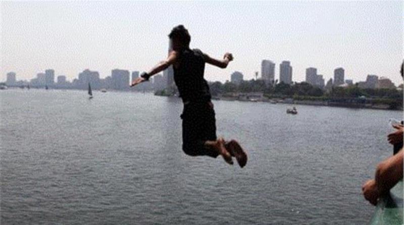 فتاة تحاول التخلص من حياتها بالقفز في النيل من علي كوبري عباس