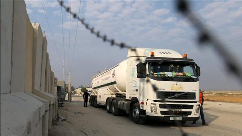 القاهرة الإخبارية: دخول 8 شاحنات وقود من معبر رفح إلى قطاع غزة
