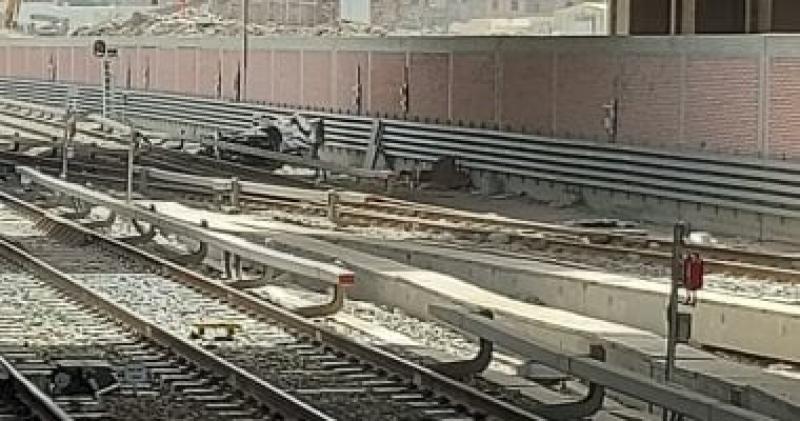 إصابة سائق سيارة ملاكي بعد سقوطه على شريط مترو الأنفاق بمنطقة روض الفرج