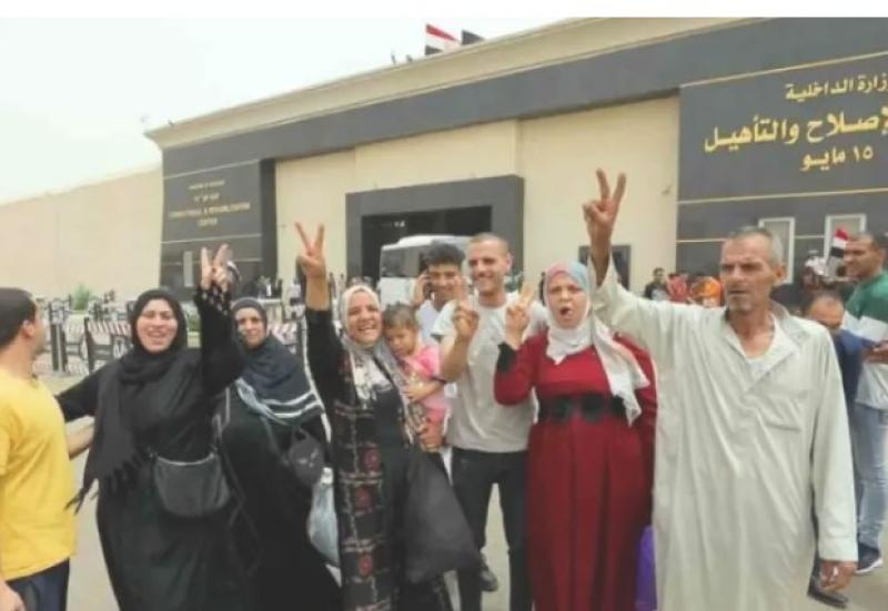 إطلاق سراح 476 سجينًا بمناسبة يوم تحرير سيناء: تنفيذ العفو عن باقي مدة العقوبة للمحكومين المستحقين