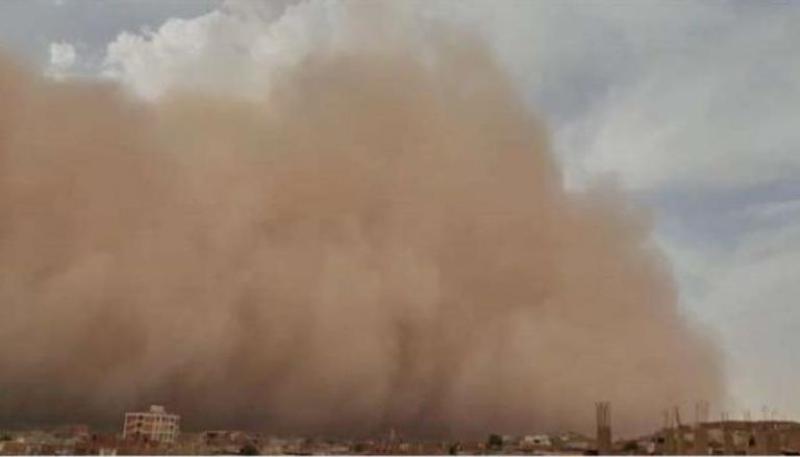 عاصفة ترابية تضرب مدينتي أسوان وقنا وتحذير هام للمواطنيين