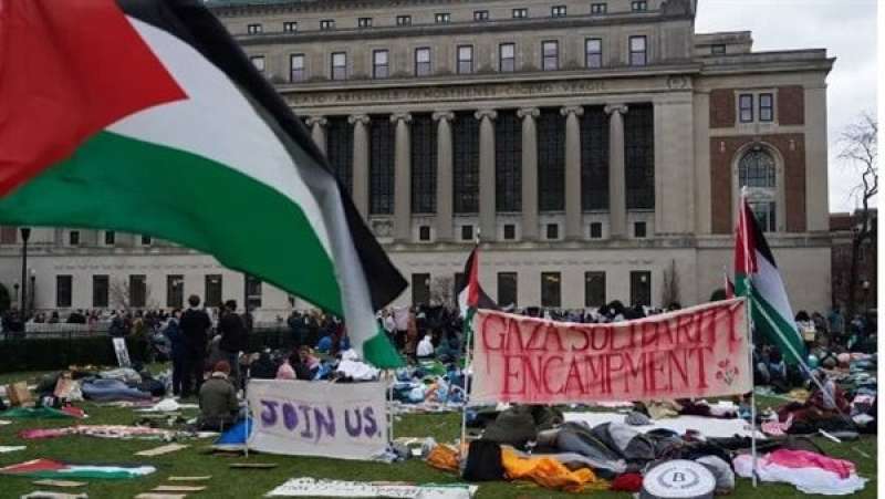 11 نائبًا ديمقراطيًا يطالبون جامعة كولومبيا بحل المخيم المؤيد للفلسطينيين