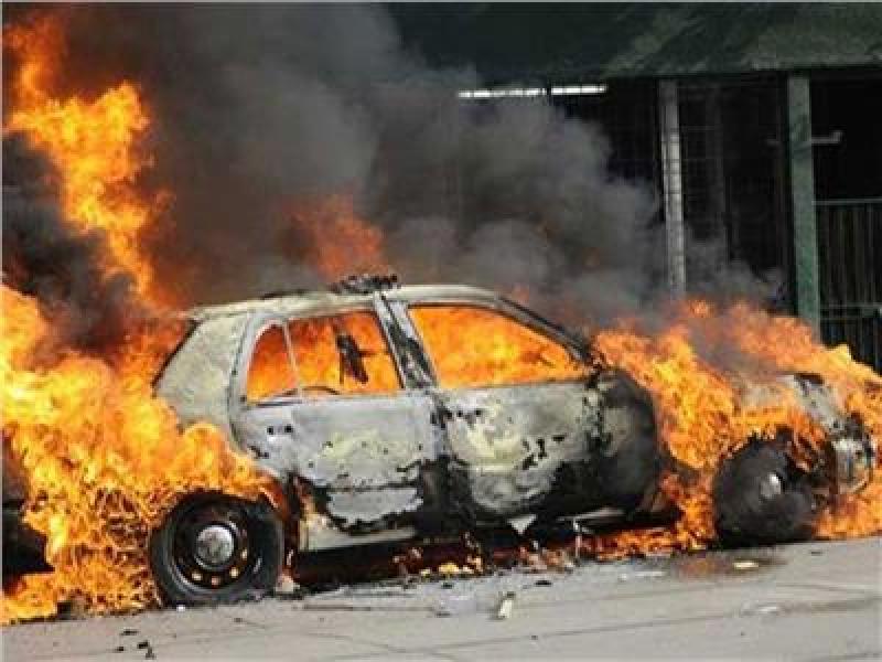 عامل يشعل النيران في سيارة شقيق زوجت بسبب المصاهرة بينهم بسوهاج