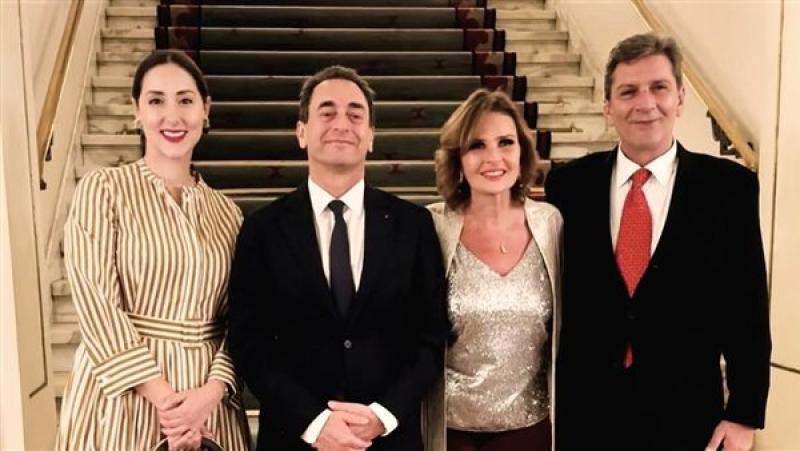 يسرا وزوجها في حفل عشاء بالسفارة الفرنسية