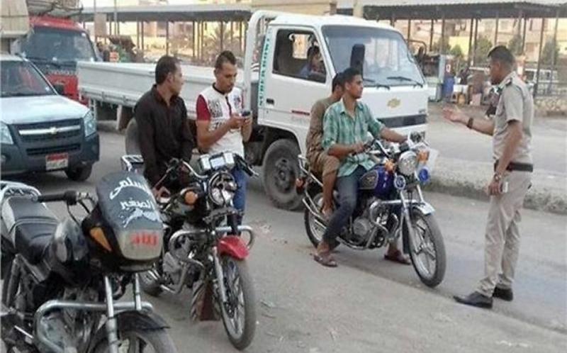 تحرير 534 مخالفة لقائدي الدراجات النارية لعدم ارتداء الخوذة