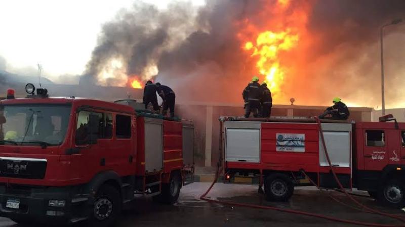 السيطرة على حريق داخل ميناء الشركة القومية للأسمنت بالقاهرة