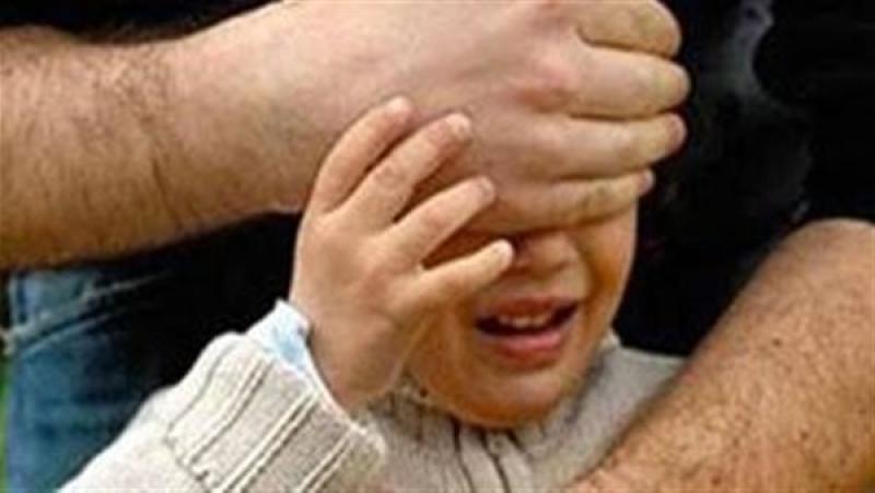 تفاصيل جديدة بواقعة تعذيب طفلة بسبب تبولها في الوراق