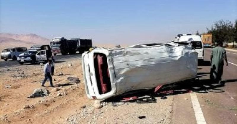 إنقلاب سيارة ميكروباص بمحور الضبعة الصحراوي أسفر عن إصابة6 مواطنين