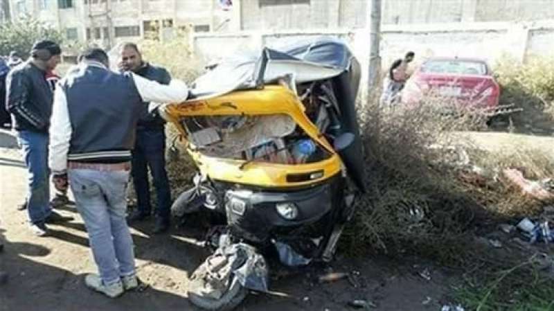 إصابة 4 أشخاص في حادث تصادم توكتوك مع ميكروباص في المنيا